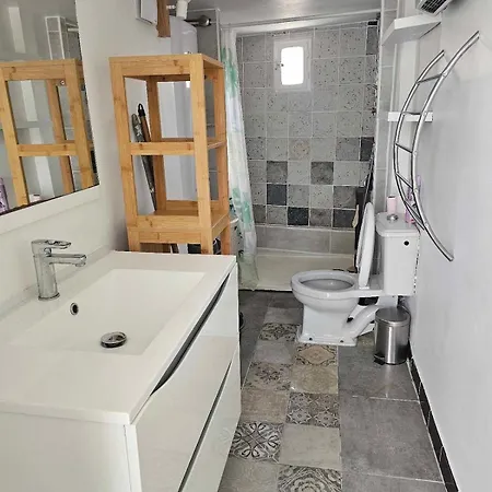 Appartement F2 Millas Apartment